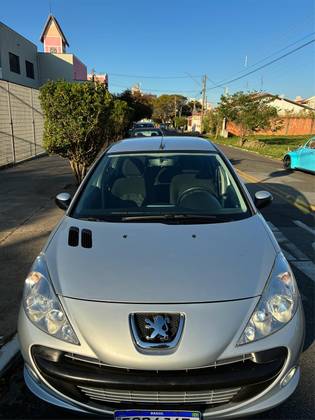 PEUGEOT 207 1.4 XR 8V FLEX 4P MANUAL PEUGEOT 207 1.4 XR 8V FLEX 4P MANUAL